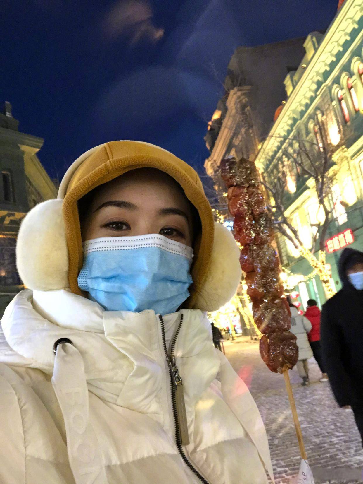 家居照”打扮随意无拘无束那叫一个接地气PG电子游戏麻将胡了37岁赵丽颖晒出“(图5)