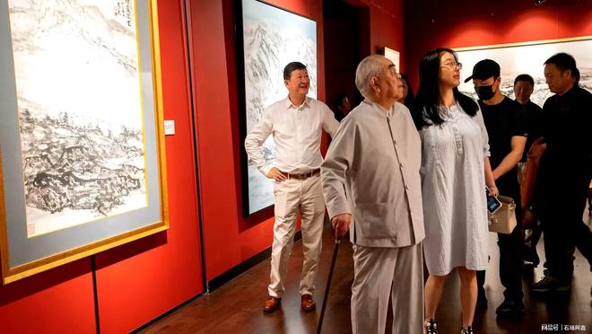 七八米、待客用瓶装水对徐萌真宠溺麻将胡了范曾夫妇新家曝光客厅挑高(图6)